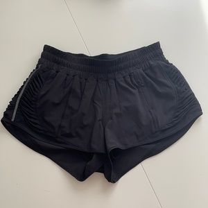Lululemon Hotty Hot Low Rise Short 2.5”